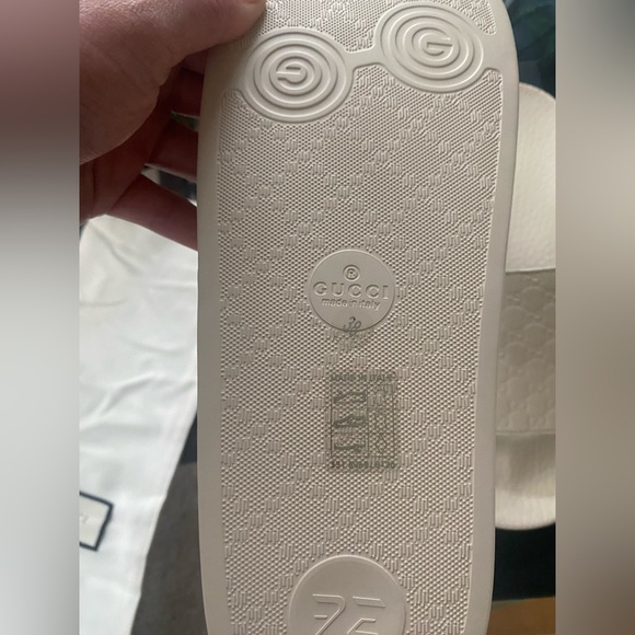 Gucci Sliders, Size 38 BRAND NEW - Picture 9 of 10